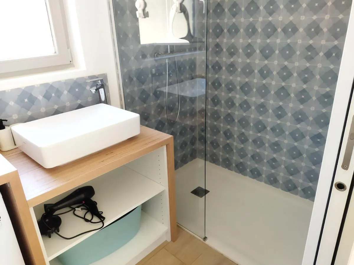 La Cabine Du Bout Du Monde: Mezzanine Retreat Crozon France